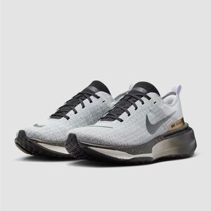 Nike ZoomX Invincible 3 'Light Smoke Grey Gold'